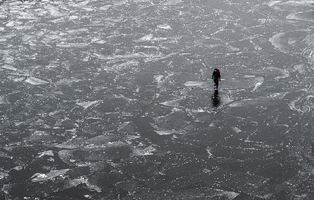 Wandern auf zugefrorenen Seen