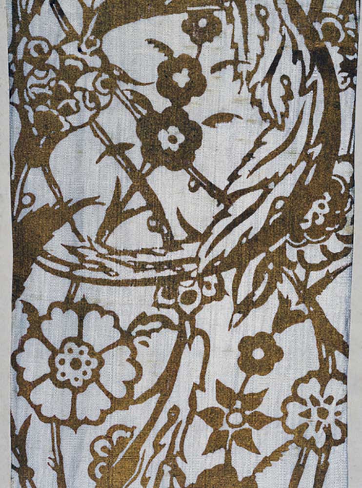 Weißer Stoff mit Blumendekor in Gold gedruckt, nach 1910 from Mariano Fortuny y Madrazo