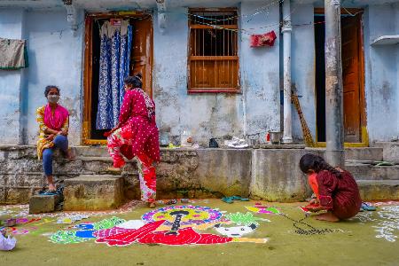 Traditionelle Kunst vor einem Haus in Indien