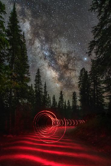 Roter Tunnel zur Milchstraße