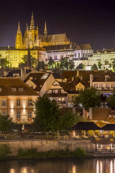 Prager Burg und Veitsdom bei Nacht