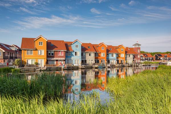 Häuser im Reitdiephaven in Groningen in den Niederlanden from Michael Valjak