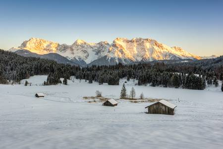 Alpenglühen am Karwendel im Winter