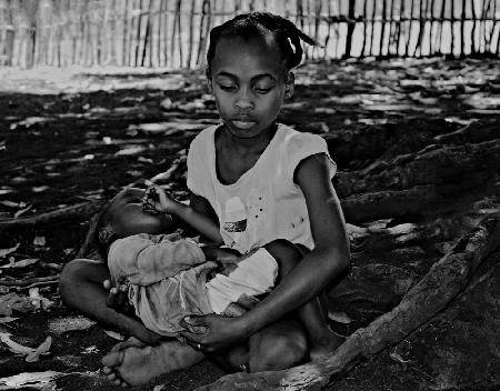 Kinder auf der neugierigen Insel Sakatia,Madagaskar