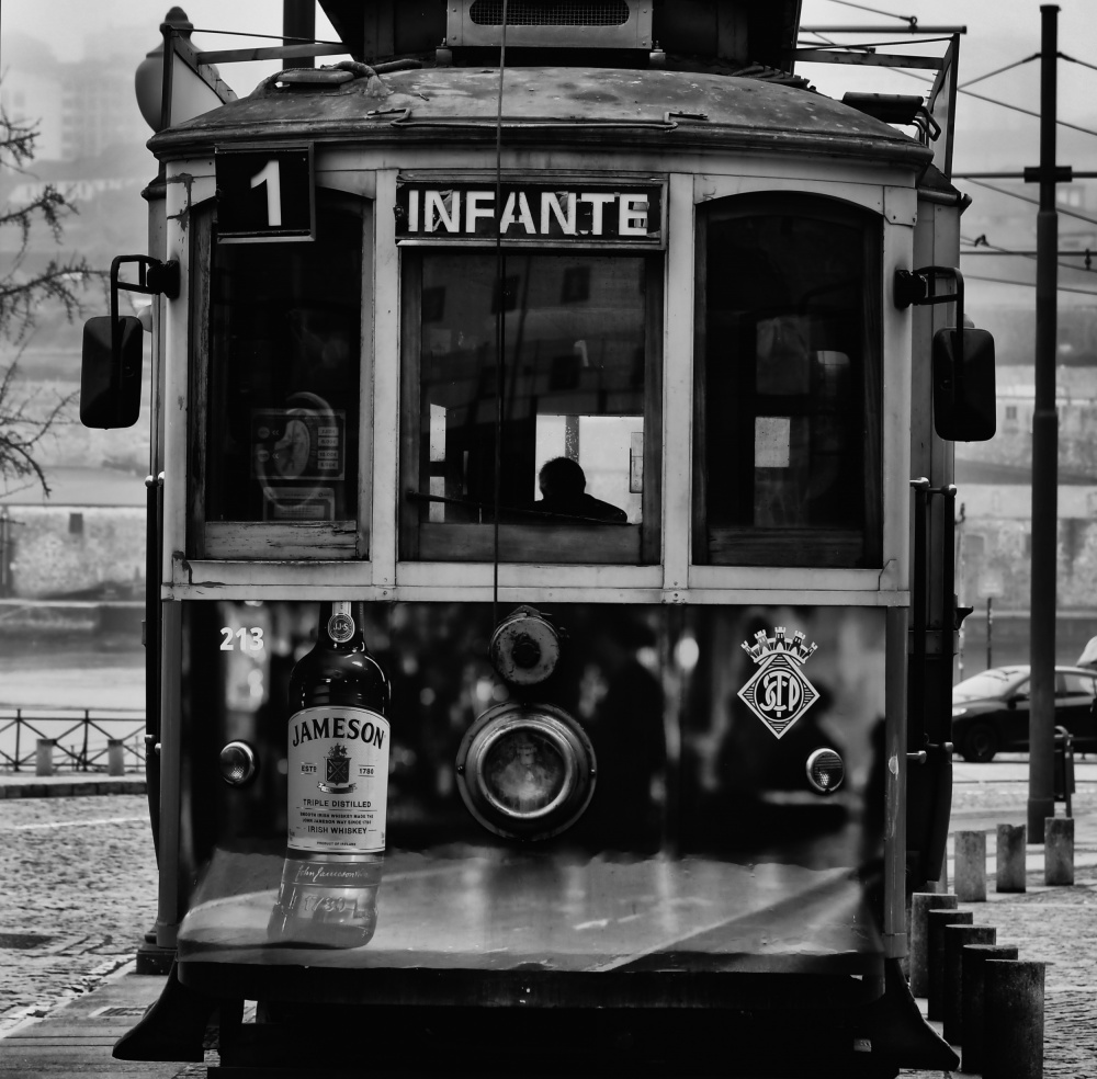 Straßenbahn in Porto Portugal from Michel Fournol