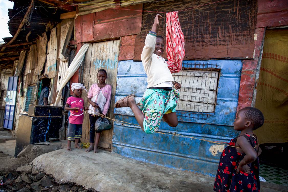 Kinderspiel, Kinder in Nairobi, Kenia, Kenya from Miro May