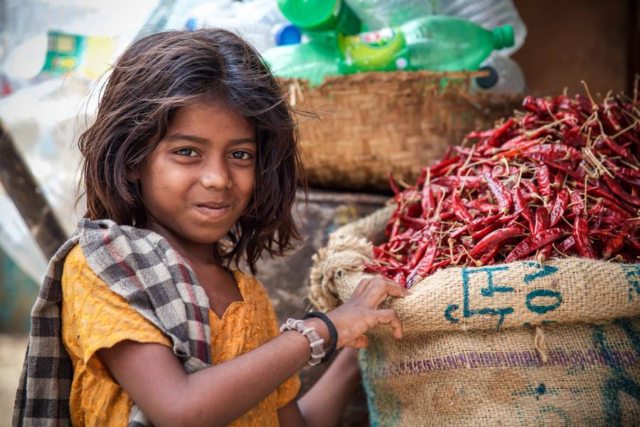 Mädchen und Chilis in Bangladesch, Asien  from Miro May