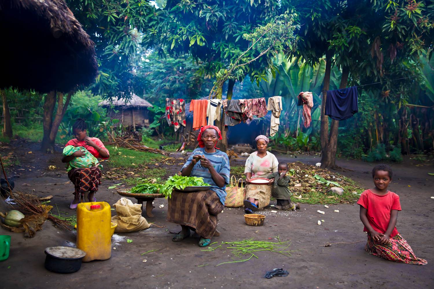 Menschen im Dorf in Äthiopien, Afrika. from Miro May