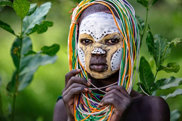 Porträt junges Mädchen aus dem Suri / Surma Stamm in Omo Valley, Äthiopien, Afrika from Miro May