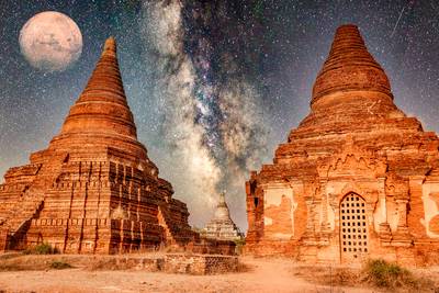 Bagan, Myanmar in Space, Tempel, Himmel und Mond 