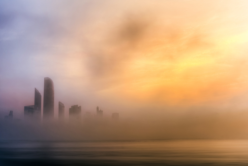 Stadtbild von Abu Dhabi – nebliger Morgen from mohamed kazzaz
