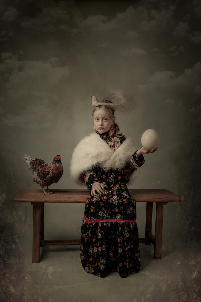 Wer war zuerst? Das Huhn oder das Ei? from Monika Vanhercke