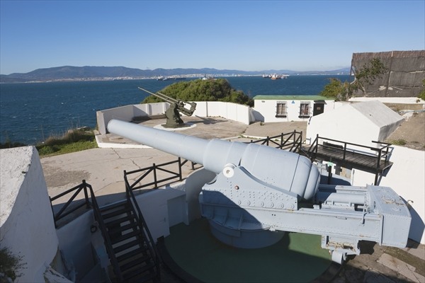 100 ton gun at Napier of Magdala Battery (photo)  from 