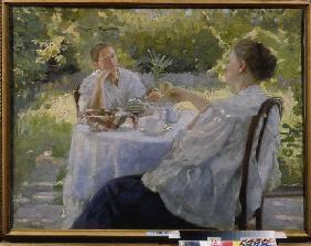 Beim Tee trinken im Garten