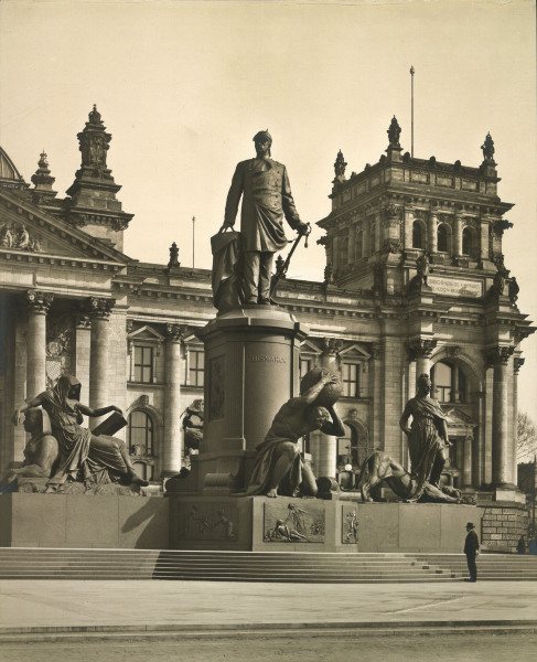 Berlin, Bismarck-Denkmal from 