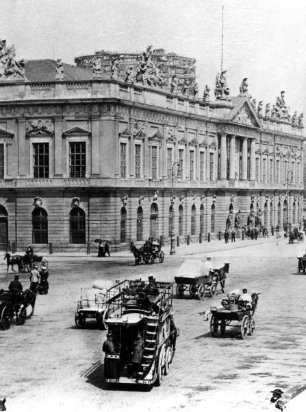 Berlin,Verkehrsszene vor Zeughaus/Foto from 