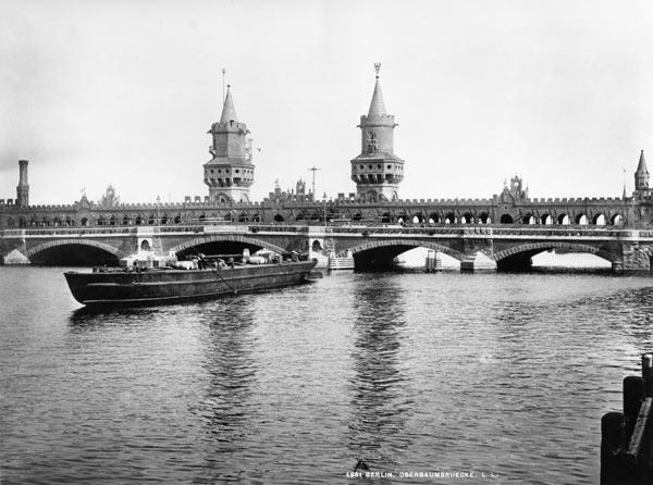 Berlin,Oberbaumbruecke ueber Spree/Foto