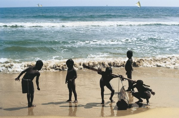 Children of fishermen at sea (photo)  from 