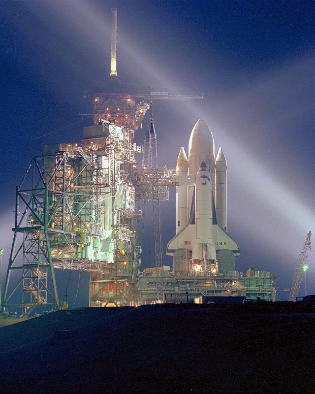 exposition nocturne de la navette spatiale Columbia pour sa 1ere mission STS-1 from 