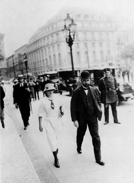 Hugo Stinnes und Tochter / Foto, um 1922 from 