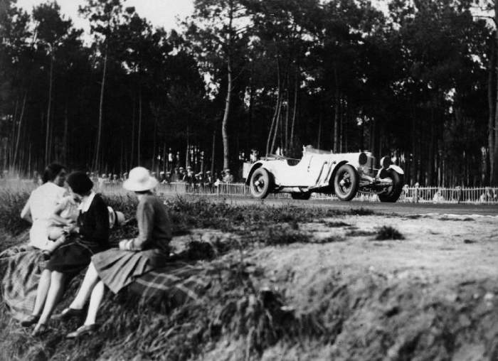 Mercedes-Benz SS in action at the Le Mans 24 Hours, France.Women spectators watch the car of Rudolf  from 