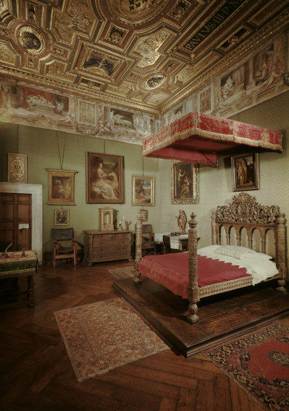 Rome / St Angelo s Castle / Bedroom from 