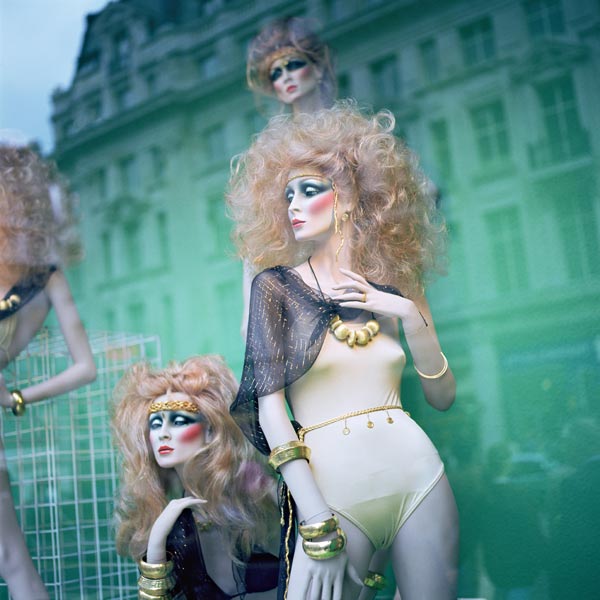 Shop window with mannequins from 