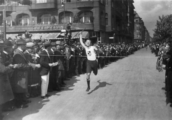 Sport/ Staffellauf/ Bln-Schoeneberg 1920 from 