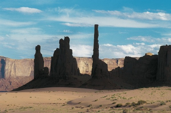 Totem polls, Monumant Valley National Park (photo)  from 