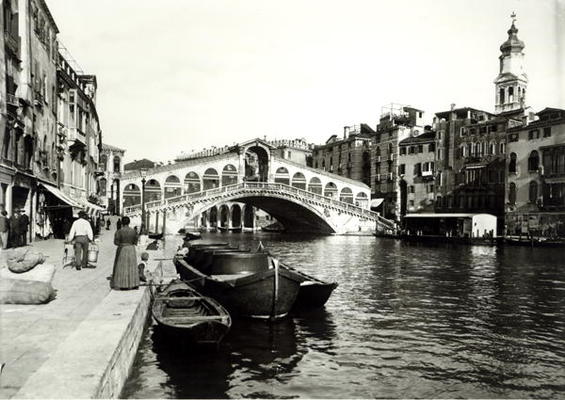 View of the Ponte di Rialto (b/w photo) from 