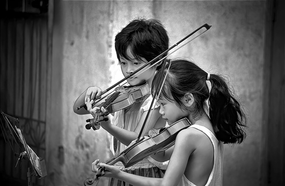 Die Geigenschwestern from Olivier Schram