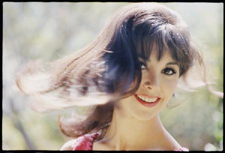 Marlo Thomas flinging her hair