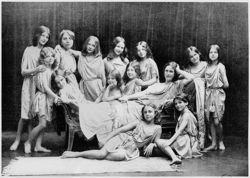 Isadora Duncan (1877-1927) and her pupils from the Grunewald School, 1908 (b/w photo)  from Paul Berger