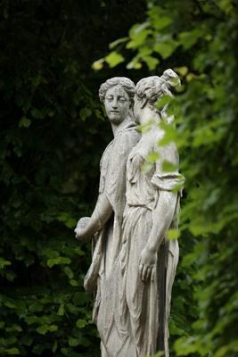 2 Statuen (Wien, Schönbrunn)