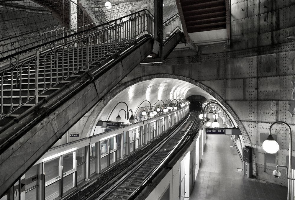 Metro - Paris from Renate Reichert