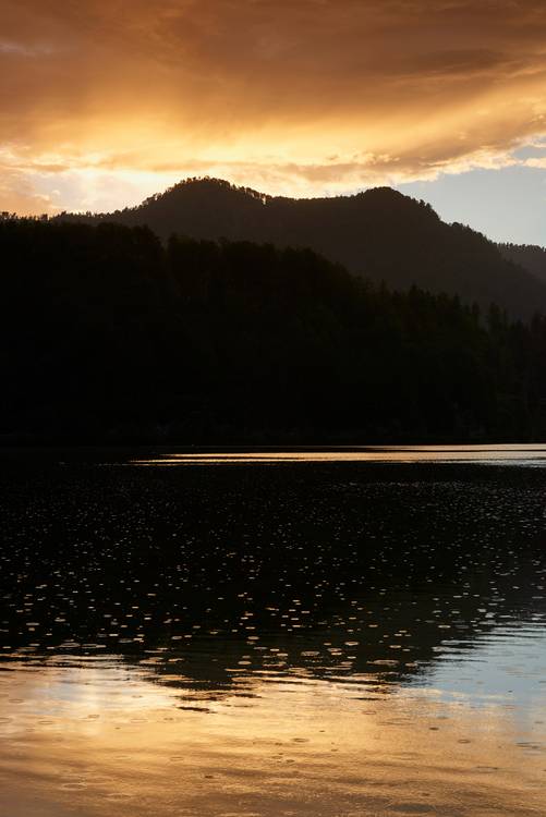 Romantisches Abendrot mit Wolkenstimmung und Bergsilhouette am Almsee from Robert Kalb