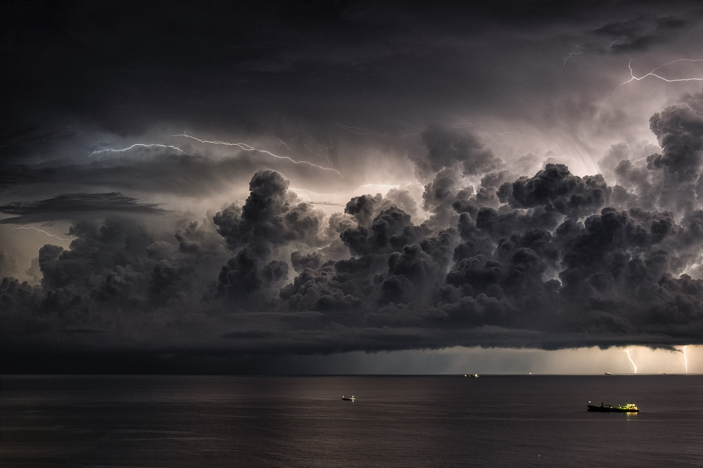 Sturm über dem Mittelmeer from Roberto Zanleone