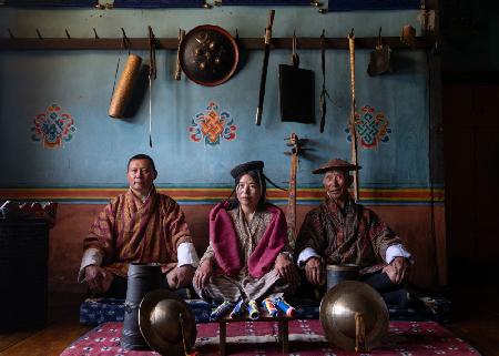 Ein Moment in der Zeit: Porträt einer bhutanischen Bauernfamilie in der Nähe von Paro