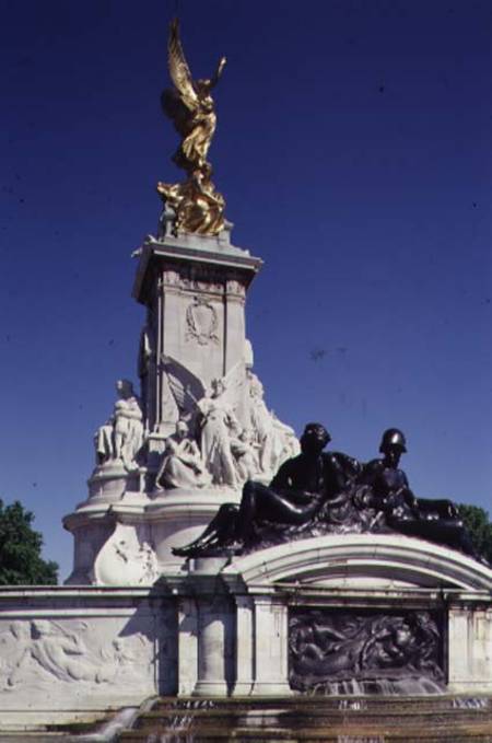 Victoria Monument designed by Sir Aston Webb (1849-1930) from Sir Thomas Brock