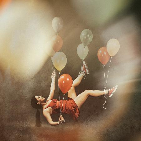 Anna-Valeria mit Luftballons
