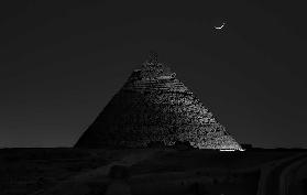 Pyramide in der Nacht
