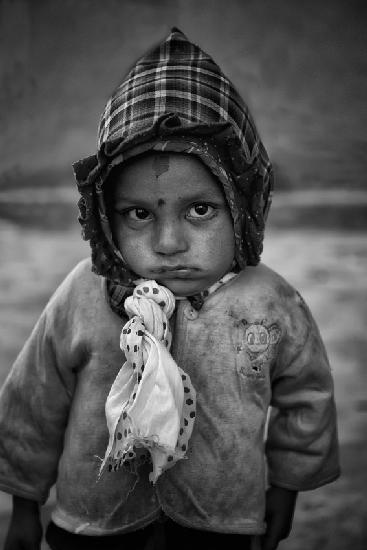 Kinder Nepals – Monochrome Porträts